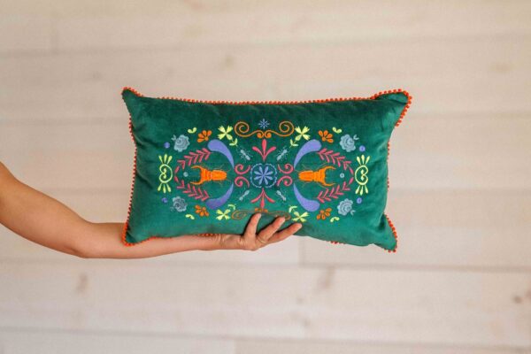 Coussin brodé vert